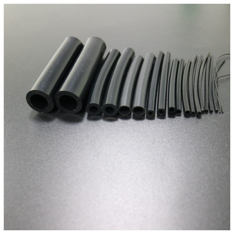 傳輸溶劑怕靜電起火？嶸牌導靜電硅膠軟管，化工/粉體輸送安全優選！